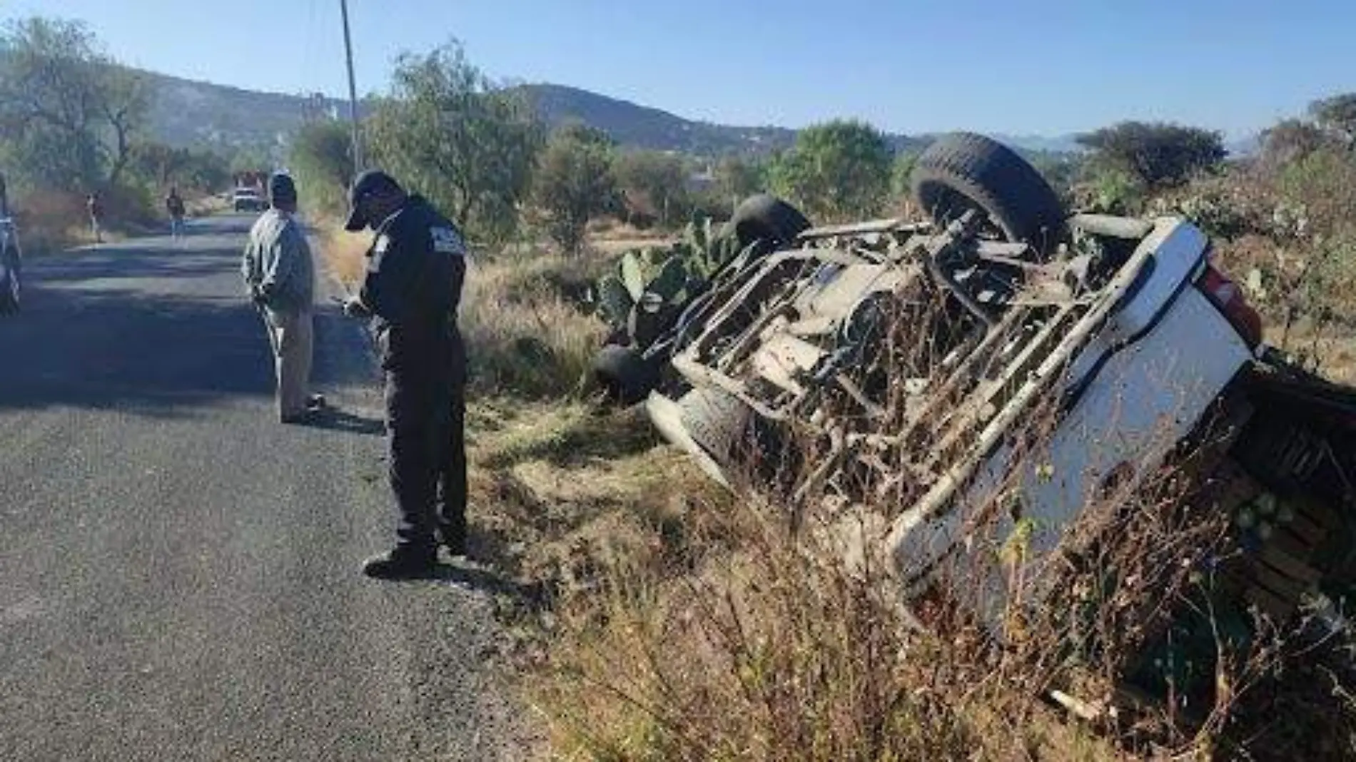 Volcó su camioneta